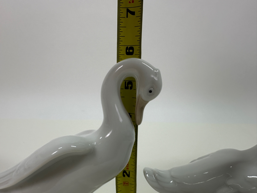 Pair of Lladro Nao Ducks 5.75'H 565-02 and 575-02  [Photo 5]