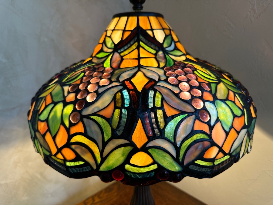 Tiffany Style Stained Glass Lamp With Grape Motif 24H [Photo 4]