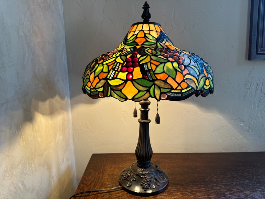 Tiffany Style Stained Glass Lamp With Grape Motif 24H [Photo 2]