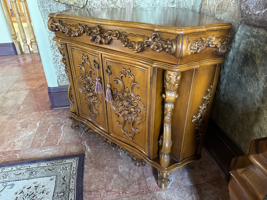Heavy Decorative Corner Cabinet 38'W x 27.5D x 32'H [Photo 4]