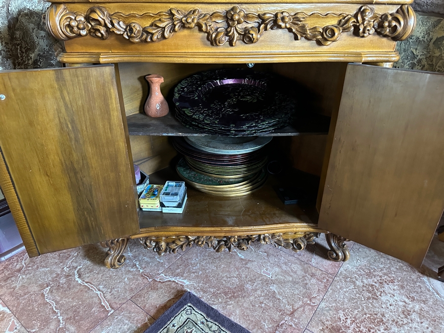 Heavy Decorative Corner Cabinet 38'W x 27.5D x 32'H [Photo 6]