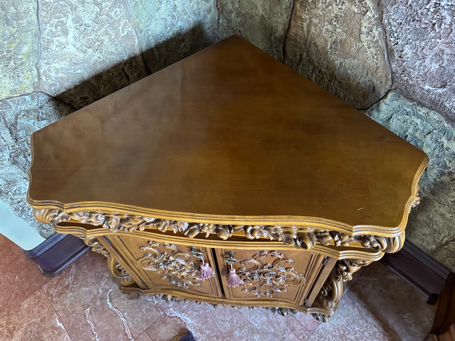 Heavy Decorative Corner Cabinet 38'W x 27.5D x 32'H [Photo 5]