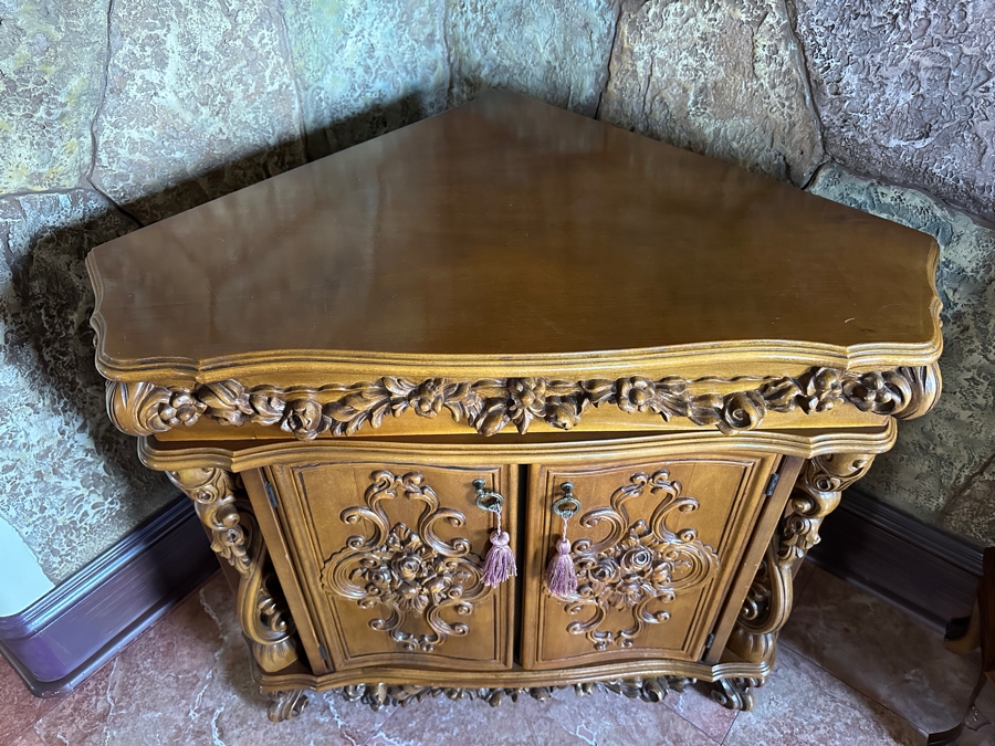 Heavy Decorative Corner Cabinet 38'W x 27.5D x 32'H [Photo 2]