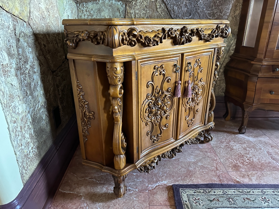 Heavy Decorative Corner Cabinet 38'W x 27.5D x 32'H [Photo 3]