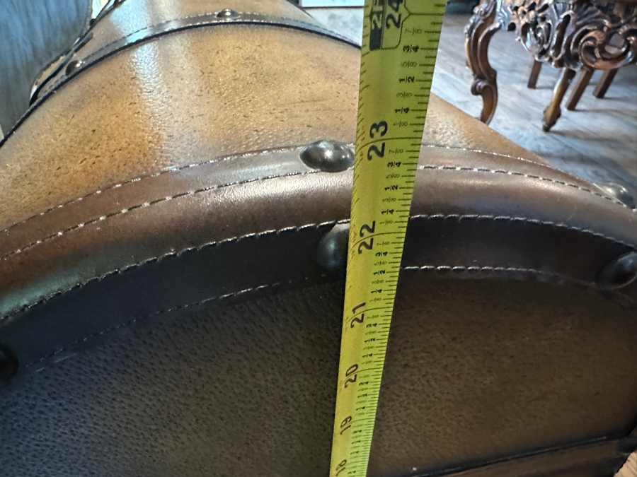 Metal Trunk 34.5W x 15'D x 22.5H [Photo 7]