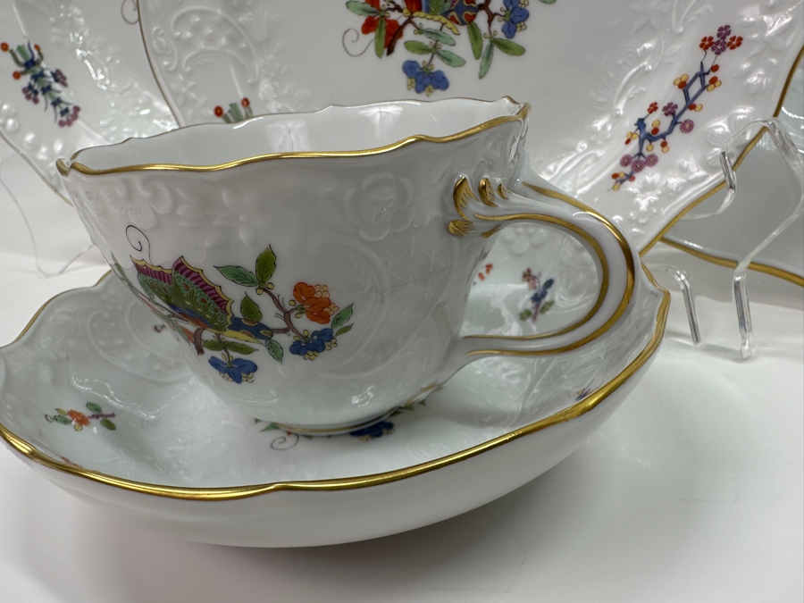 Meissen (Germany) Fine Porcelain Individually Hand Painted 'Butterfly Painting With Gold Rim' Schmetterling Starter Set, Service For 2, (Dinner Plate, Salad Plate, Bowl, Cup & Saucer) X 2 - 10 Pieces - Each An Original Work Of Art - Estimate $2,500 [Photo 4]