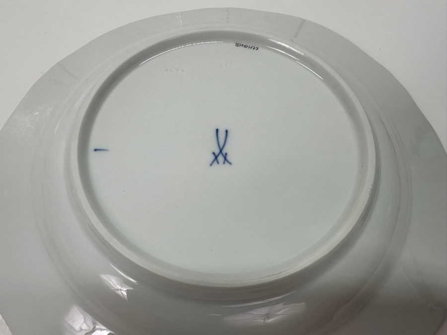 Meissen (Germany) Fine Porcelain Individually Hand Painted 'Butterfly Painting With Gold Rim' Schmetterling Starter Set, Service For 2, (Dinner Plate, Salad Plate, Bowl, Fancy Cup & Saucer) X 2 - 10 Pieces - Each An Original Work Of Art - Estimate $2,500 [Photo 12]