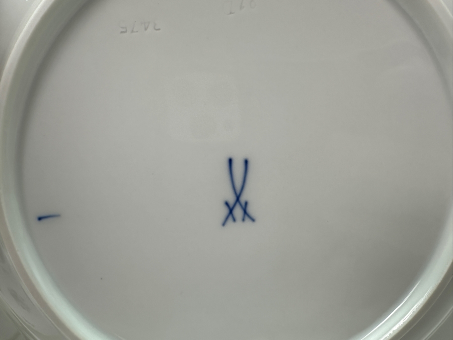 Meissen (Germany) Fine Porcelain Individually Hand Painted 'Butterfly Painting With Gold Rim' Schmetterling, Service For 4, (Dinner Plate, Salad Plate, Bowl, Cup & Saucer) X 4 - 20 Pieces - Each An Original Work Of Art - Estimate $5,000 [Photo 21]