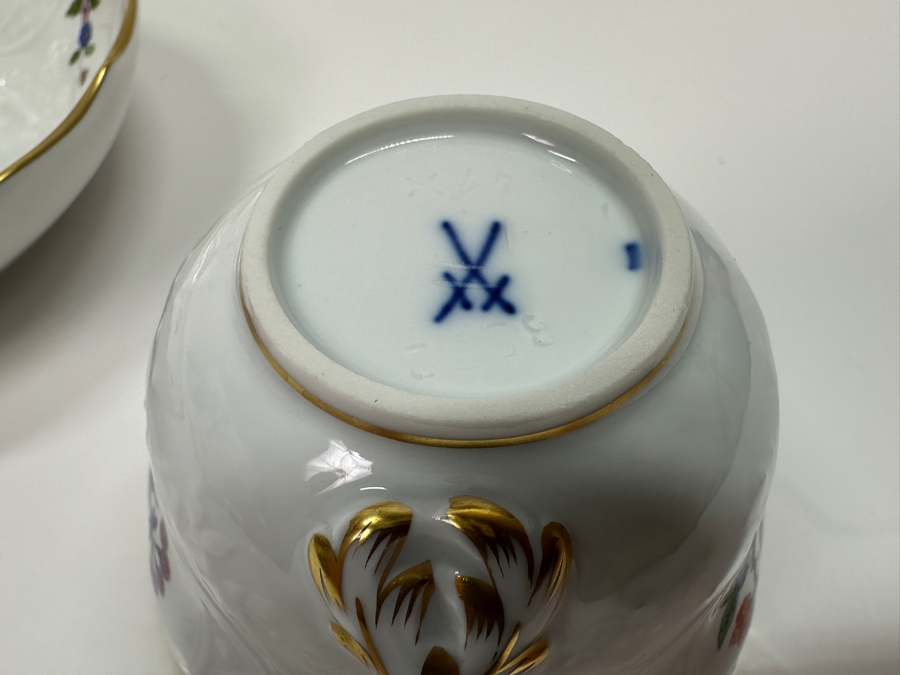 Meissen (Germany) Fine Porcelain Individually Hand Painted 'Butterfly Painting With Gold Rim' Schmetterling, Service For 4, (Dinner Plate, Salad Plate, Bowl, Fancy Cup & Saucer) X 4 - 20 Pieces - Each An Original Work Of Art - Estimate $5,000 [Photo 10]