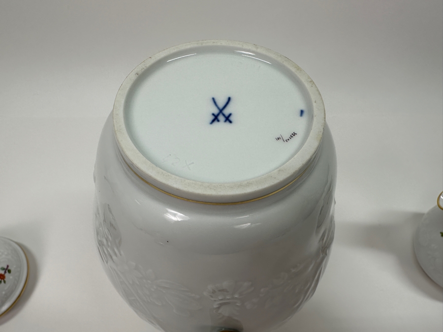 Meissen (Germany) Fine Porcelain Individually Hand Painted 'Colorful Chinese Butterfly Painting With Gold Rim' Schmetterling, Coffee Pot 10H & Creamer 4H Estimate $1,800 [Photo 20]