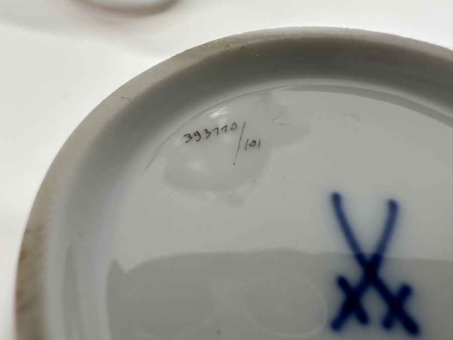 Meissen (Germany) Fine Porcelain Individually Hand Painted 'Colorful Chinese Butterfly Painting With Gold Rim' Schmetterling, Coffee Pot 10H & Creamer 4H Estimate $1,800 [Photo 18]