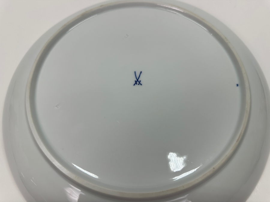 Meissen (Germany) Fine Porcelain Individually Hand Painted 'Colorful Chinese Butterfly Painting With Gold Rim' Schmetterling, Service Charger Plate 12W Estimate $300 [Photo 8]