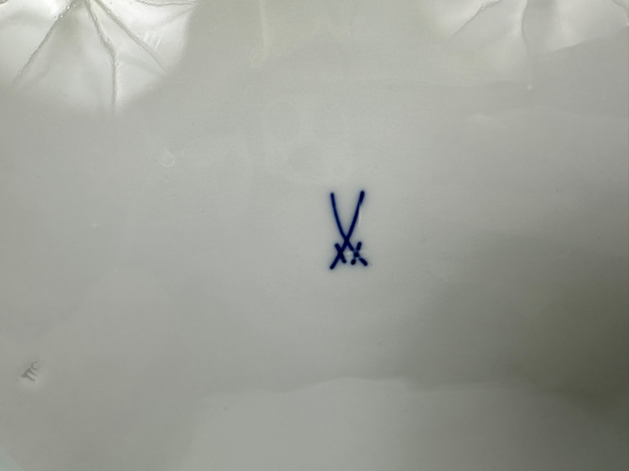 Meissen (Germany) Fine Porcelain Individually Hand Painted 'Colorful Chinese Butterfly Painting With Gold Rim' Schmetterling, Service Charger Plate 12W Estimate $300 [Photo 9]