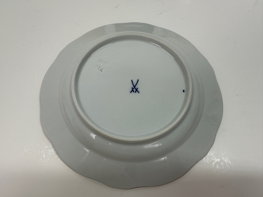 Meissen (Germany) Fine Porcelain Individually Hand Painted 'Colorful Chinese Butterfly Painting With Gold Toothed Edge' Schmetterling, Six Underplates For Cup & Saucer 7-1/8'W Estimate $1,200 [Photo 10]