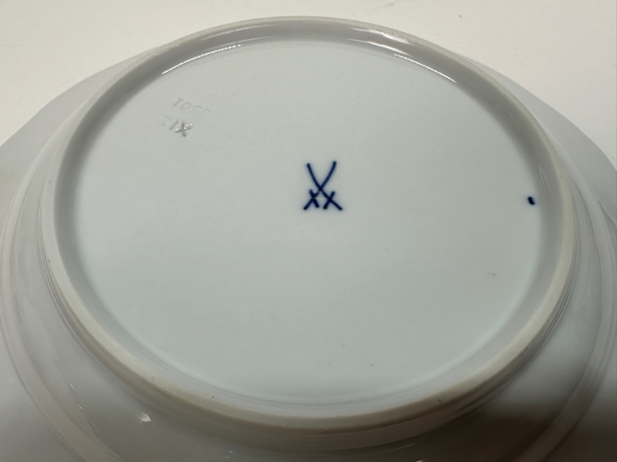 Meissen (Germany) Fine Porcelain Individually Hand Painted 'Colorful Chinese Butterfly Painting With Gold Toothed Edge' Schmetterling, Six Underplates For Cup & Saucer 7-1/8'W Estimate $1,200 [Photo 11]