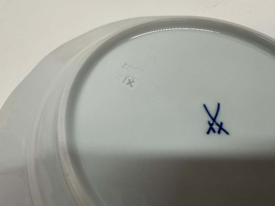 Meissen (Germany) Fine Porcelain Individually Hand Painted 'Colorful Chinese Butterfly Painting With Gold Toothed Edge' Schmetterling, Six Underplates For Cup & Saucer 7-1/8'W Estimate $1,200 [Photo 13]