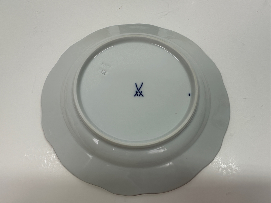 Meissen (Germany) Fine Porcelain Individually Hand Painted 'Colorful Chinese Butterfly Painting With Gold Toothed Edge' Schmetterling, Six Underplates For Cup & Saucer 7-1/8'W Estimate $1,200 [Photo 9]