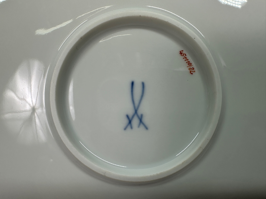 Meissen (Germany) Fine Porcelain Individually Hand Painted 'Colorful Indian Flower Painting, 2 Parts, Gold Edge' Dekor 451110 Service Charger Plate 12.5W Estimate $300 [Photo 7]