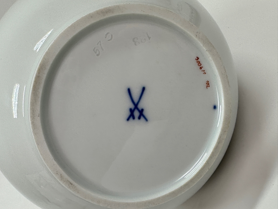 Meissen (Germany) Fine Porcelain Individually Hand Painted 'Colorful Indian Flower Painting, 2 Parts, Gold Edge' Dekor 451110 Coffee Pot 9.5H, Creamer 4.5H & Sugar 3.75H Estimate $2,050 [Photo 19]