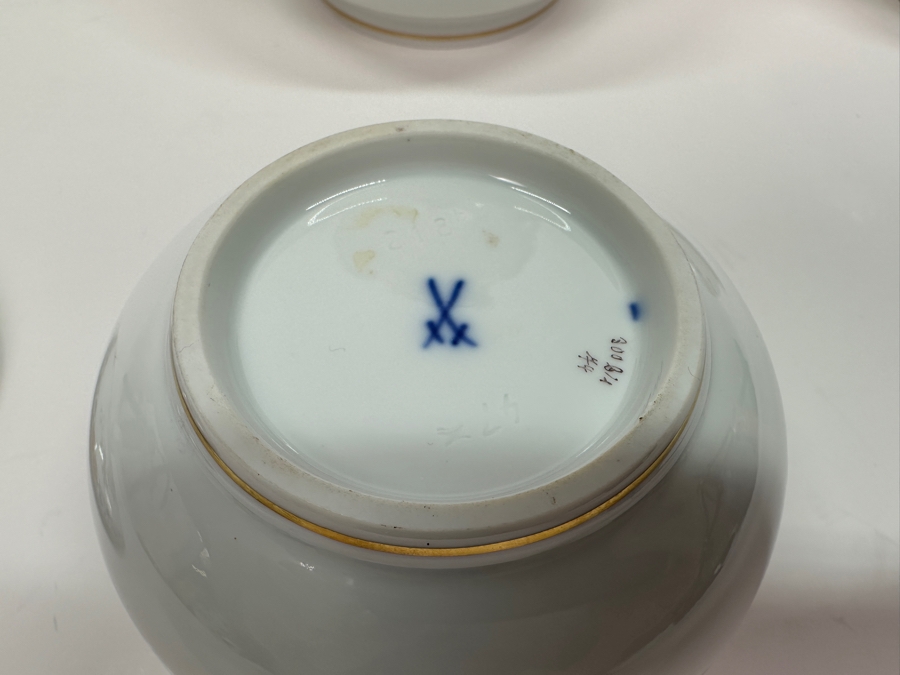 Meissen (Germany) Fine Porcelain Individually Hand Painted 'Colorful Indian Flower Painting, 2 Parts, Gold Edge' Dekor 451110 Coffee Pot 9.5H, Creamer 4.5H & Sugar 3.75H Estimate $2,050 [Photo 16]