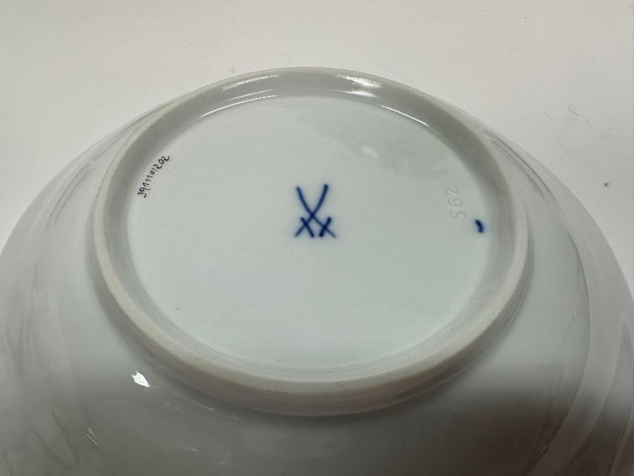 Meissen (Germany) Fine Porcelain Individually Hand Painted 'Colorful Rich Sheaf Pattern With Edge, Gold Edge' Decor 39110 Six Cups 2-5/8H & Saucers 5.5W Estimate $2,250 [Photo 15]