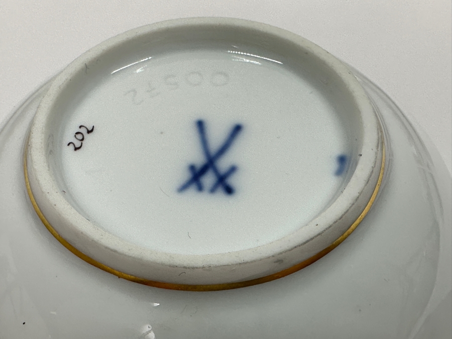 Meissen (Germany) Fine Porcelain Individually Hand Painted 'Colorful Rich Sheaf Pattern With Edge, Gold Edge' Decor 39110 Six Cups 2-5/8H & Saucers 5.5W Estimate $2,250 [Photo 19]