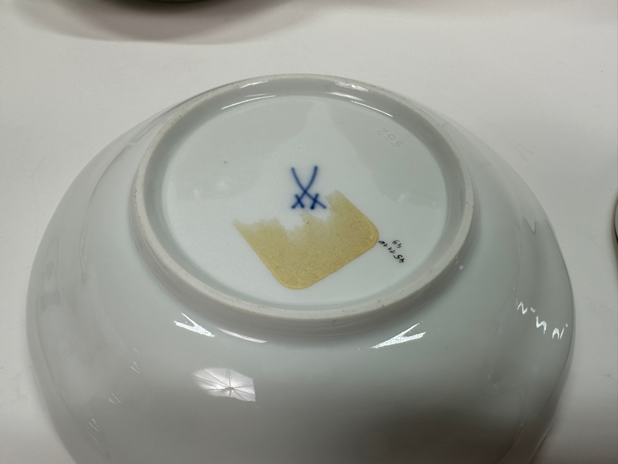 Meissen (Germany) Fine Porcelain Individually Hand Painted 'Colorful Indian Flower Painting, 2 Parts, Gold Edge' Dekor 451110 Six Cups 2.5H & Saucers 5.5W Estimate $2,050	 [Photo 16]