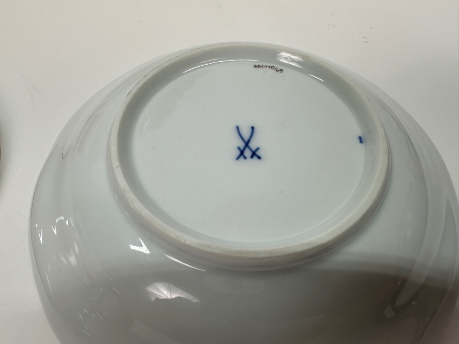 Meissen (Germany) Fine Porcelain Individually Hand Painted 'Colorful Indian Flower Painting, 2 Parts, Gold Edge' Dekor 451110 Six Cups 2.5H & Saucers 5.5W Estimate $2,050	 [Photo 14]