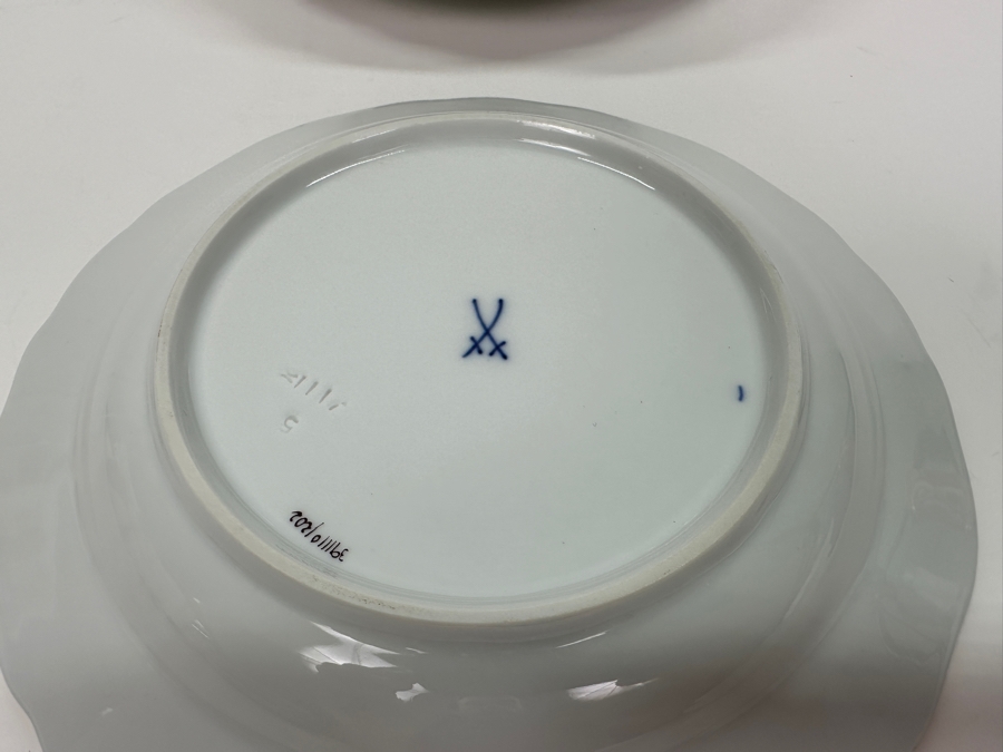 Meissen (Germany) Fine Porcelain Individually Hand Painted 'Colorful Rich Sheaf Pattern With Edge, Gold Edge' Decor 39110 Six Underplates For Cups & Saucers 7-1/8W Estimate $1,200 [Photo 9]