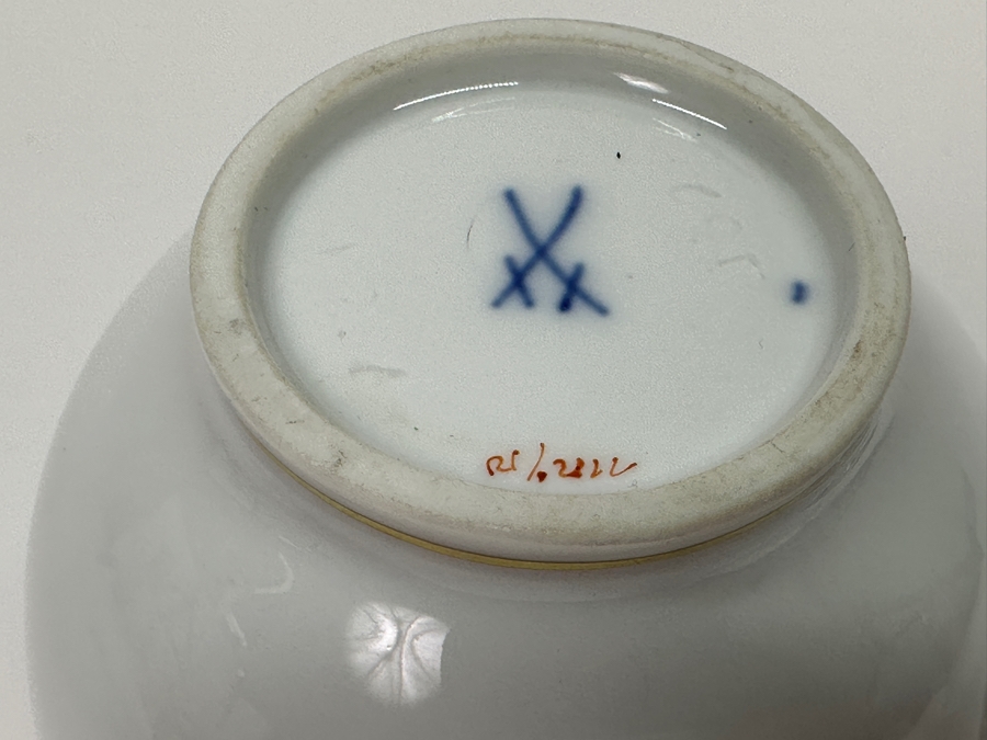 Meissen (Germany) Fine Porcelain Individually Hand Painted Vase 4H And Lidded Box 2H Estimate $250 [Photo 11]