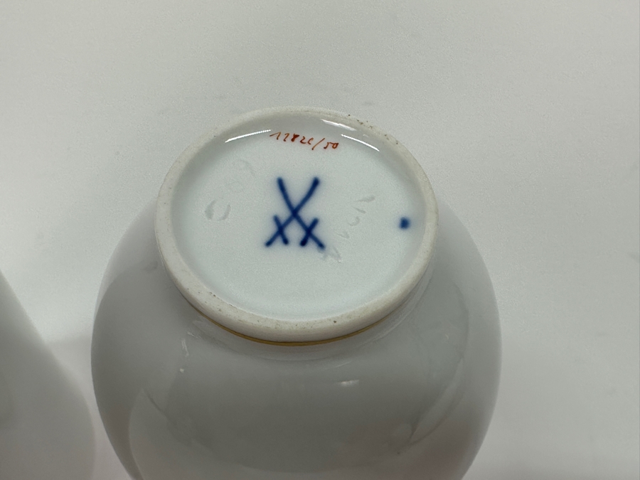 Meissen (Germany) Fine Porcelain Individually Hand Painted Two Vases 6-3/8H And 3.5H Estimate $250 [Photo 6]