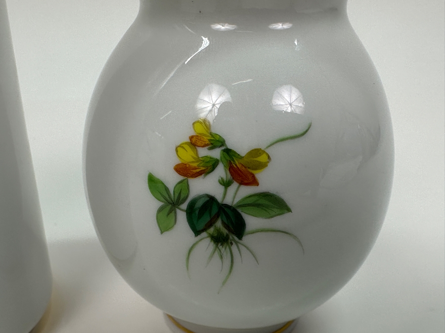Meissen (Germany) Fine Porcelain Individually Hand Painted Two Vases 6-3/8H And 3.5H Estimate $250 [Photo 3]