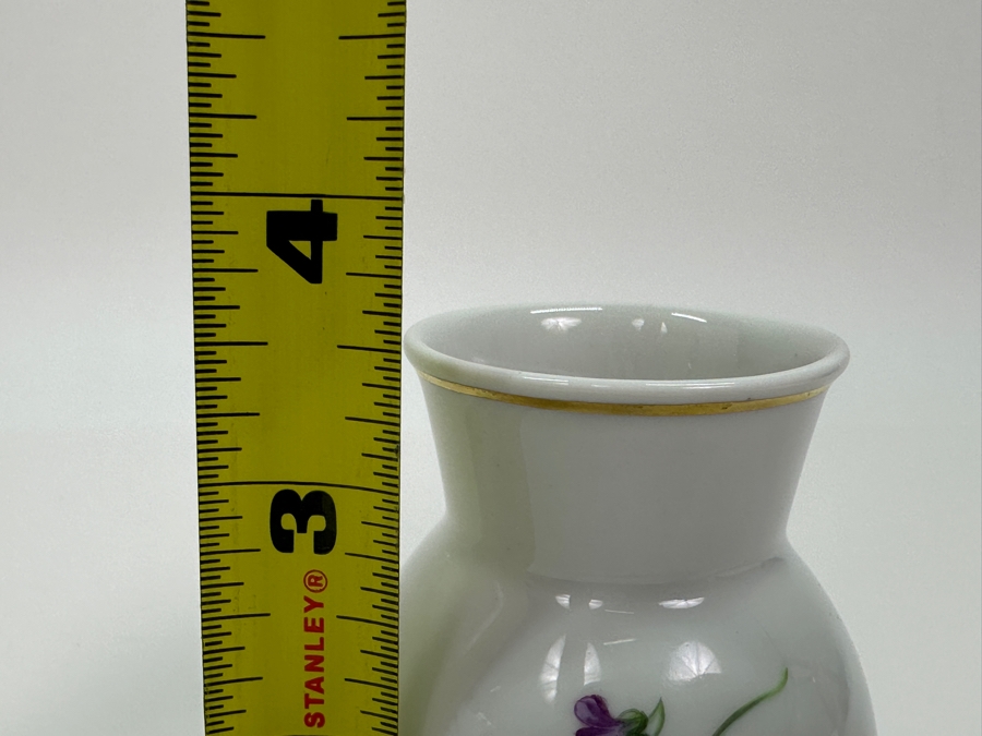 Meissen (Germany) Fine Porcelain Individually Hand Painted Two Vases 6-3/8H And 3.5H Estimate $250 [Photo 7]