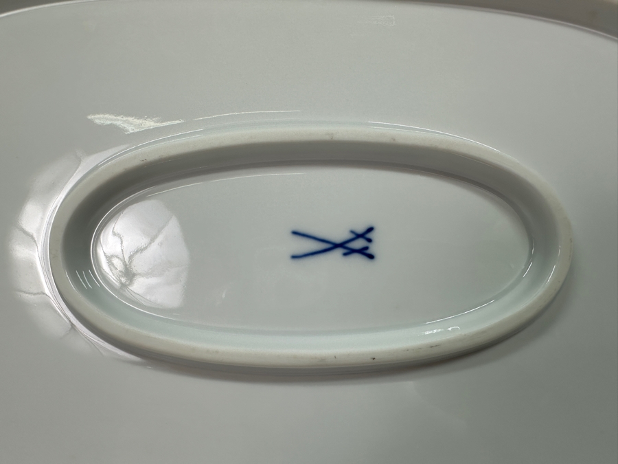 Meissen (Germany) Fine Porcelain Individually Hand Painted 'Colorful Chinese Butterfly Painting With Gold Rim' Schmetterling, Oval Serving Platter 16 X 11.5 Estimate $1,500	 [Photo 10]