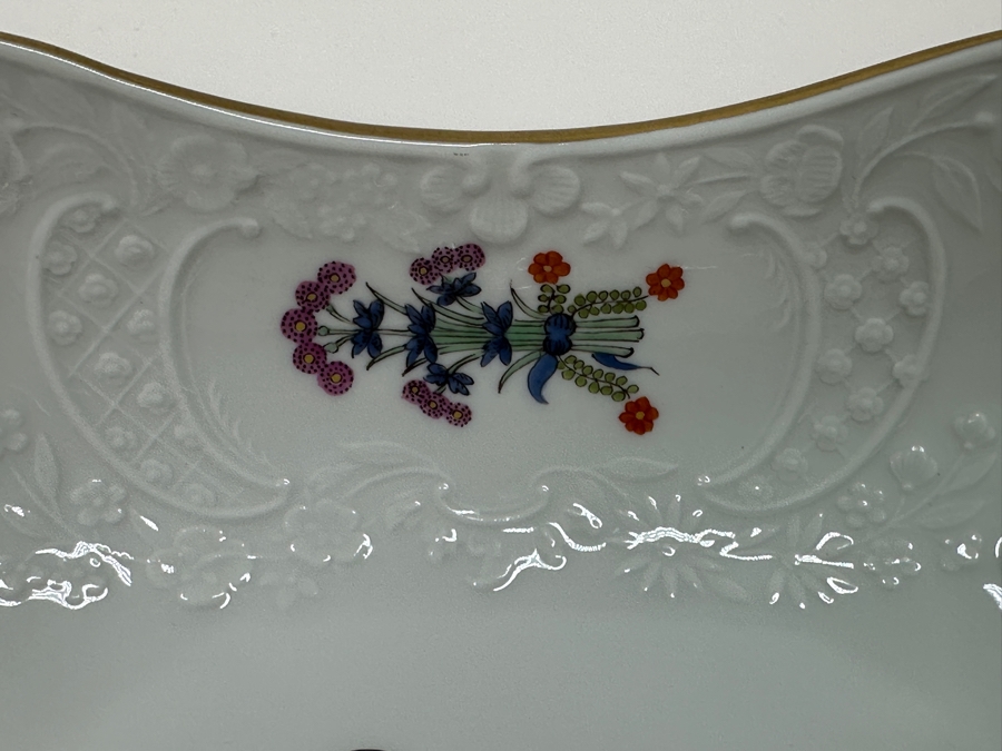 Meissen (Germany) Fine Porcelain Individually Hand Painted 'Colorful Chinese Butterfly Painting With Gold Rim' Schmetterling, Service Charger Plate 12W Estimate $300 [Photo 17]