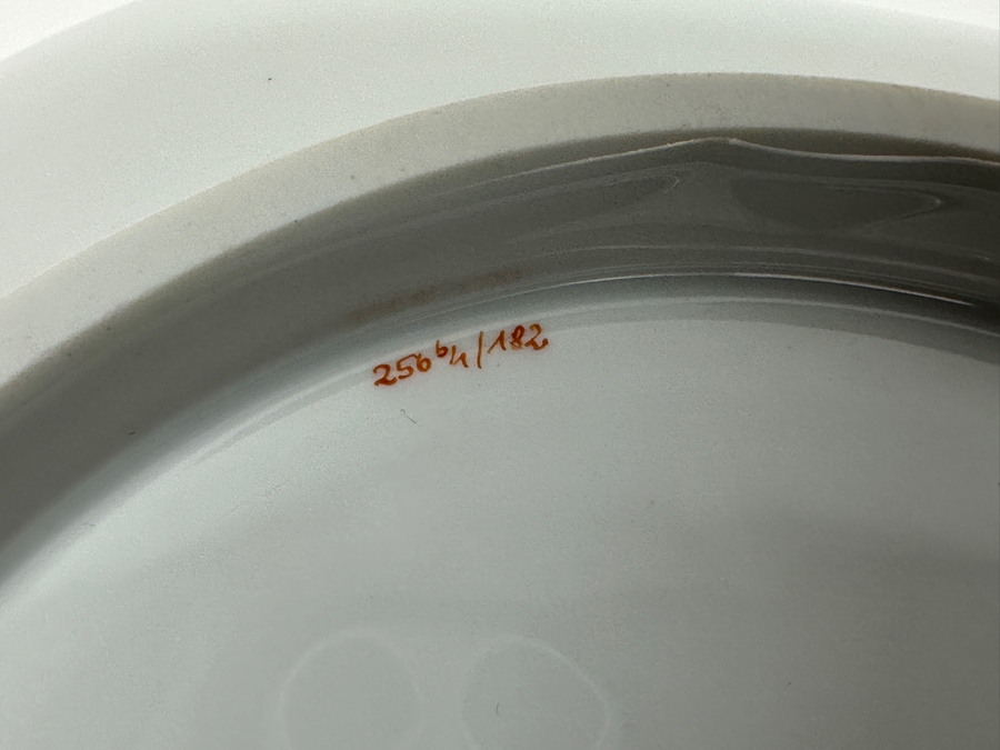 Meissen (Germany) Fine Porcelain Individually Hand Painted 'Colorful Chinese Butterfly Painting With Gold Rim' Schmetterling, Service Charger Plate 12W Estimate $300 [Photo 20]