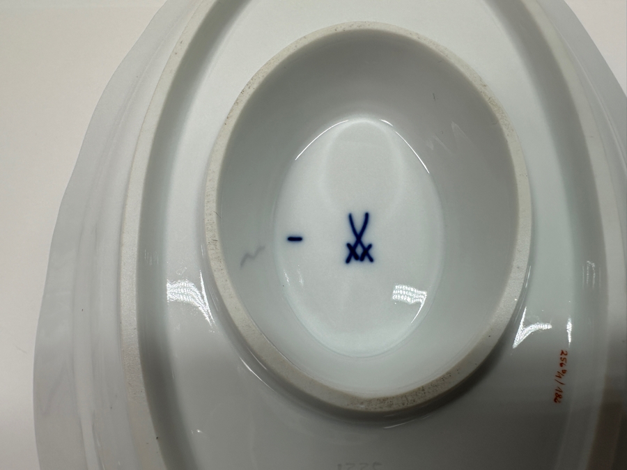 Meissen (Germany) Fine Porcelain Individually Hand Painted 'Colorful Chinese Butterfly Painting With Gold Rim' Schmetterling, Gravy Boat With Attached Underplate 10W Estimate $350 [Photo 11]