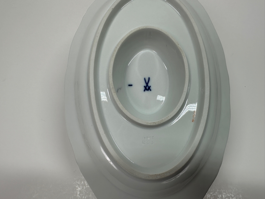 Meissen (Germany) Fine Porcelain Individually Hand Painted 'Colorful Chinese Butterfly Painting With Gold Rim' Schmetterling, Gravy Boat With Attached Underplate 10W Estimate $350 [Photo 10]