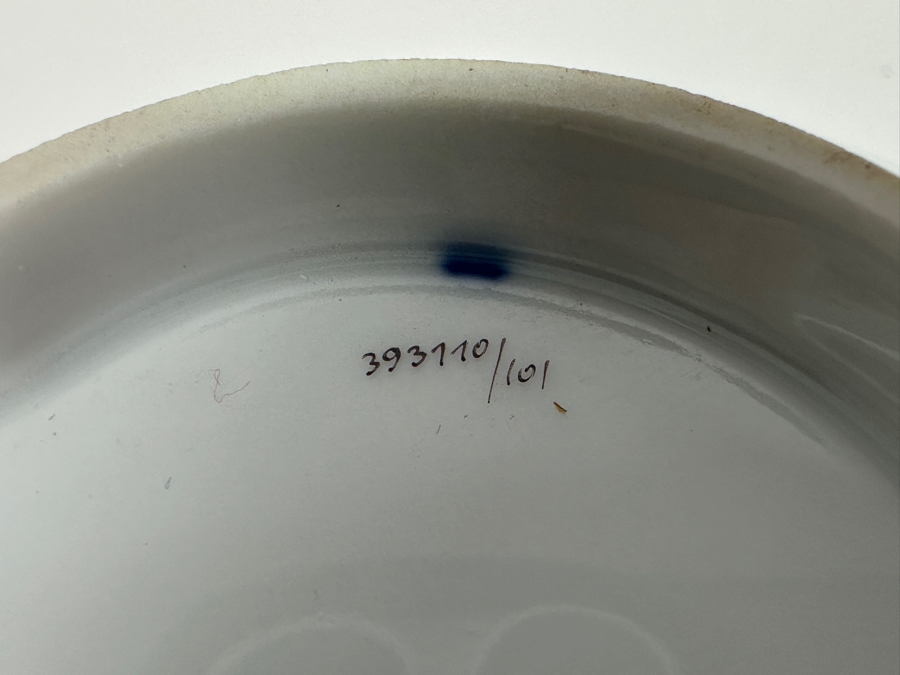 Meissen (Germany) Fine Porcelain Individually Hand Painted 'Colorful Chinese Butterfly Painting With Gold Rim' Schmetterling, Lidded Box 5W X 4H Estimate $300 [Photo 10]