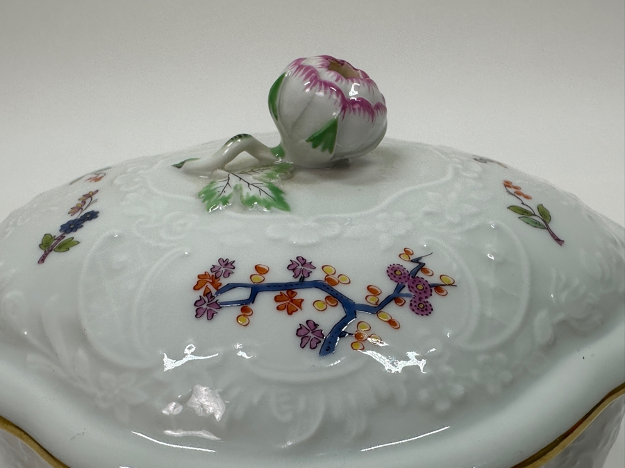 Meissen (Germany) Fine Porcelain Individually Hand Painted 'Colorful Chinese Butterfly Painting With Gold Rim' Schmetterling, Lidded Box 5W X 4H Estimate $300 [Photo 5]