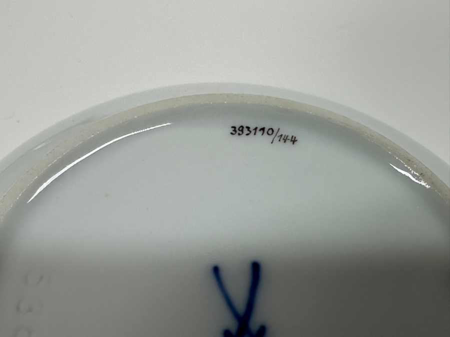 Meissen (Germany) Fine Porcelain Individually Hand Painted 'Colorful Chinese Butterfly Painting With Gold Rim' Schmetterling, Lidded Box 3.75W With Pair Of Small Dishes 3.25W Estimate $300 [Photo 10]