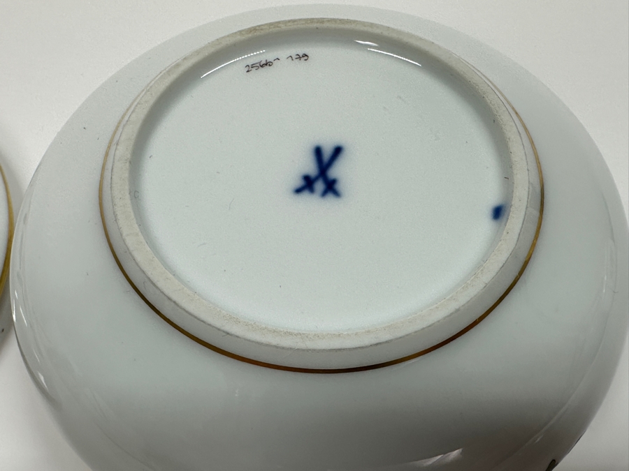 Meissen (Germany) Fine Porcelain Individually Hand Painted 'Colorful Chinese Butterfly Painting With Gold Rim' Schmetterling, Lidded Box 3.75W With Pair Of Small Dishes 3.25W Estimate $300 [Photo 7]