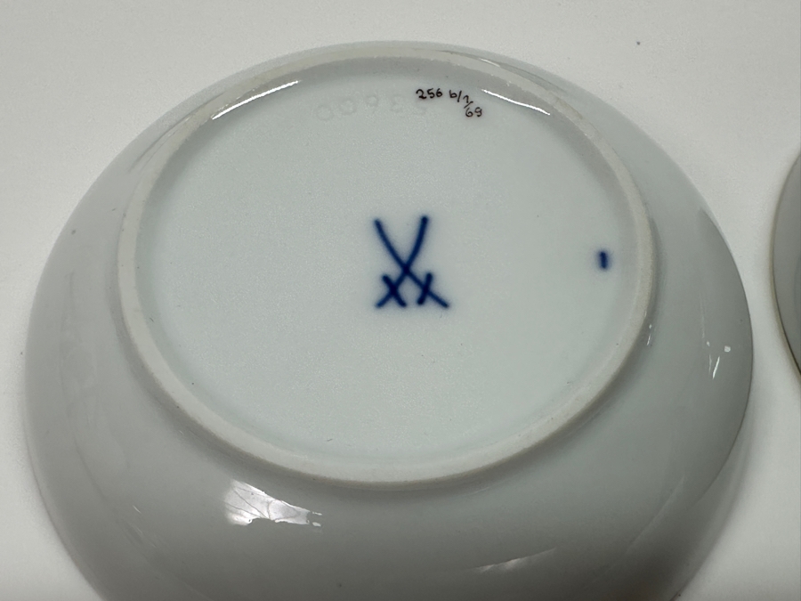 Meissen (Germany) Fine Porcelain Individually Hand Painted 'Colorful Chinese Butterfly Painting With Gold Rim' Schmetterling, Lidded Box 3.75W With Pair Of Small Dishes 3.25W Estimate $300 [Photo 11]