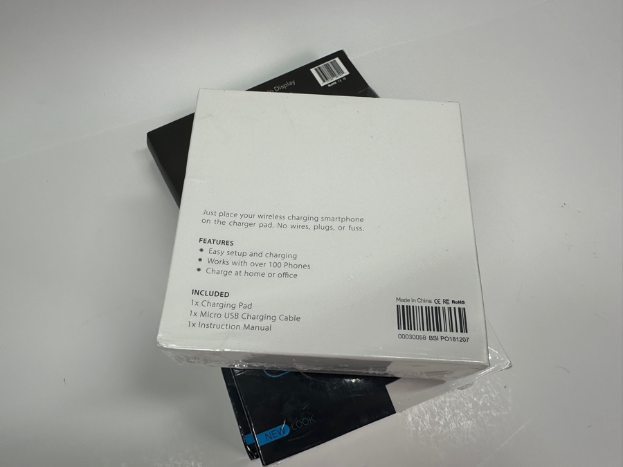 Vizr Heads Up Smartphone Display for Car Plus 3 Wireless Charging Pads All New in Box [Photo 4]