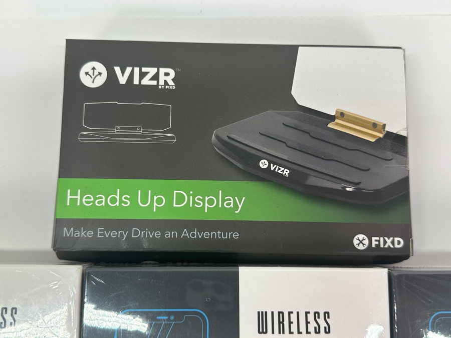 Vizr Heads Up Smartphone Display for Car Plus 3 Wireless Charging Pads All New in Box [Photo 2]