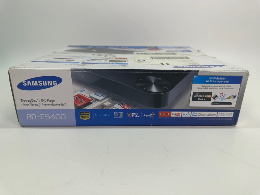 SAMSUNG Bluray Disc / DVD Player BDE5400 New in Box