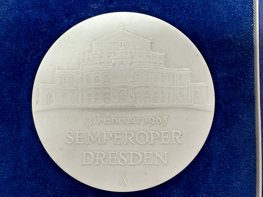 Meissen (Germany) Porcelain Medallion With Box 13 February 1985 Semperoper Dresden Staatsoper 2.5W [Photo 2]