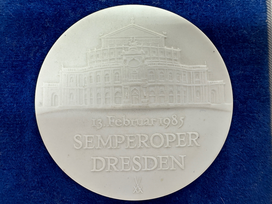 Meissen (Germany) Porcelain Medallion With Box 13 February 1985 Semperoper Dresden Staatsoper 2.5W [Photo 1]