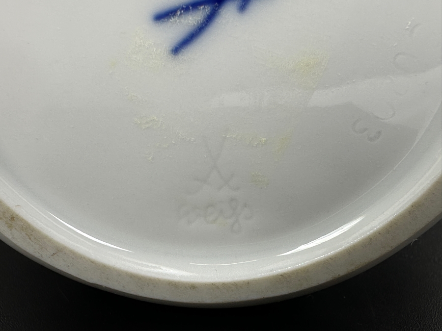 Meissen (Germany) Mid-Century White Porcelain Lotus Flower Vase By Ludwig Zepner 9H [Photo 6]