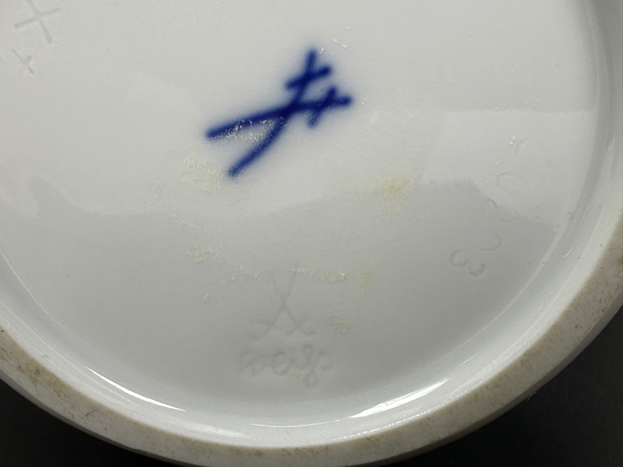 Meissen (Germany) Mid-Century White Porcelain Lotus Flower Vase By Ludwig Zepner 9H [Photo 7]